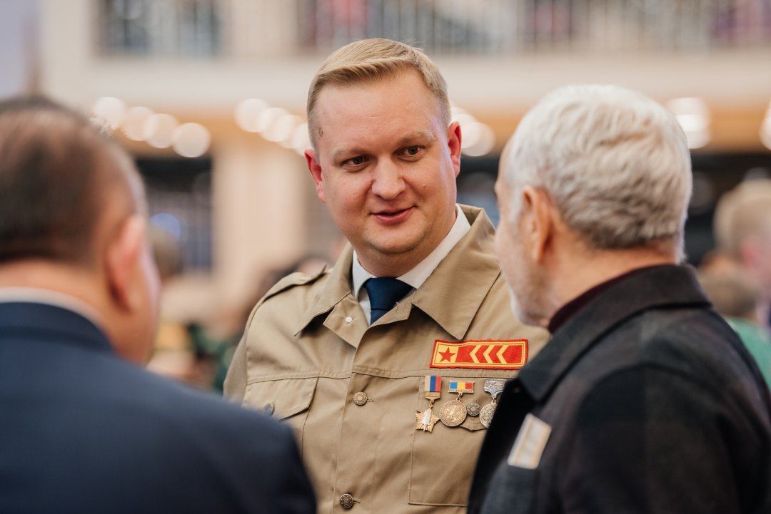 Юрий Слюсарь вместе с донской молодежью приехал на открытие юбилейного Всероссийского слета студотрядов